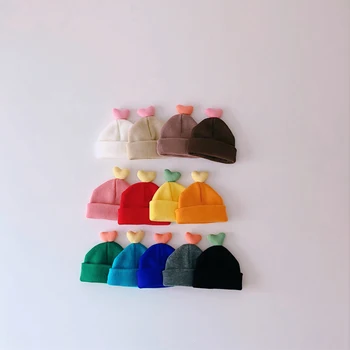 Детска зимна шапка Скъпа форма на Любов детска вязаная капачка есен зима детски Пуловер с ярки цветове Вълнена шапка
