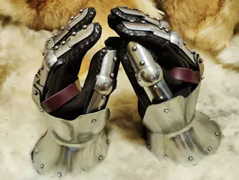 Подходящ за носене Европейските средновековни престрелки ръкавици пластинчатая броня от стоманена гривна пясъчен часовник желязна ръка Хелоуин подиум модел шоу подпори