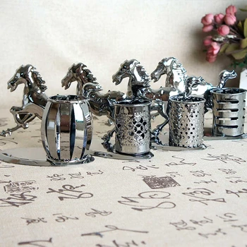 Прекрасен държач за четки калиграфия занаяти кон чаши дръжки на ютия 3D ютия за украса на масата