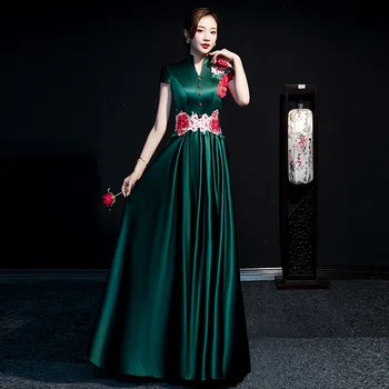 Тъмно-зелено Атласное Ципао с бродерия в формата на цветя в стил ретро, секси Китайски женствена Рокля Чонсам Трапецовидна Форма с Къс Ръкав