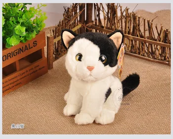 около 18 см моделиране на черно-бялата котката играчка плюшен клекнал котка мека кукла, детска играчка за подарък Коледен подарък 0743